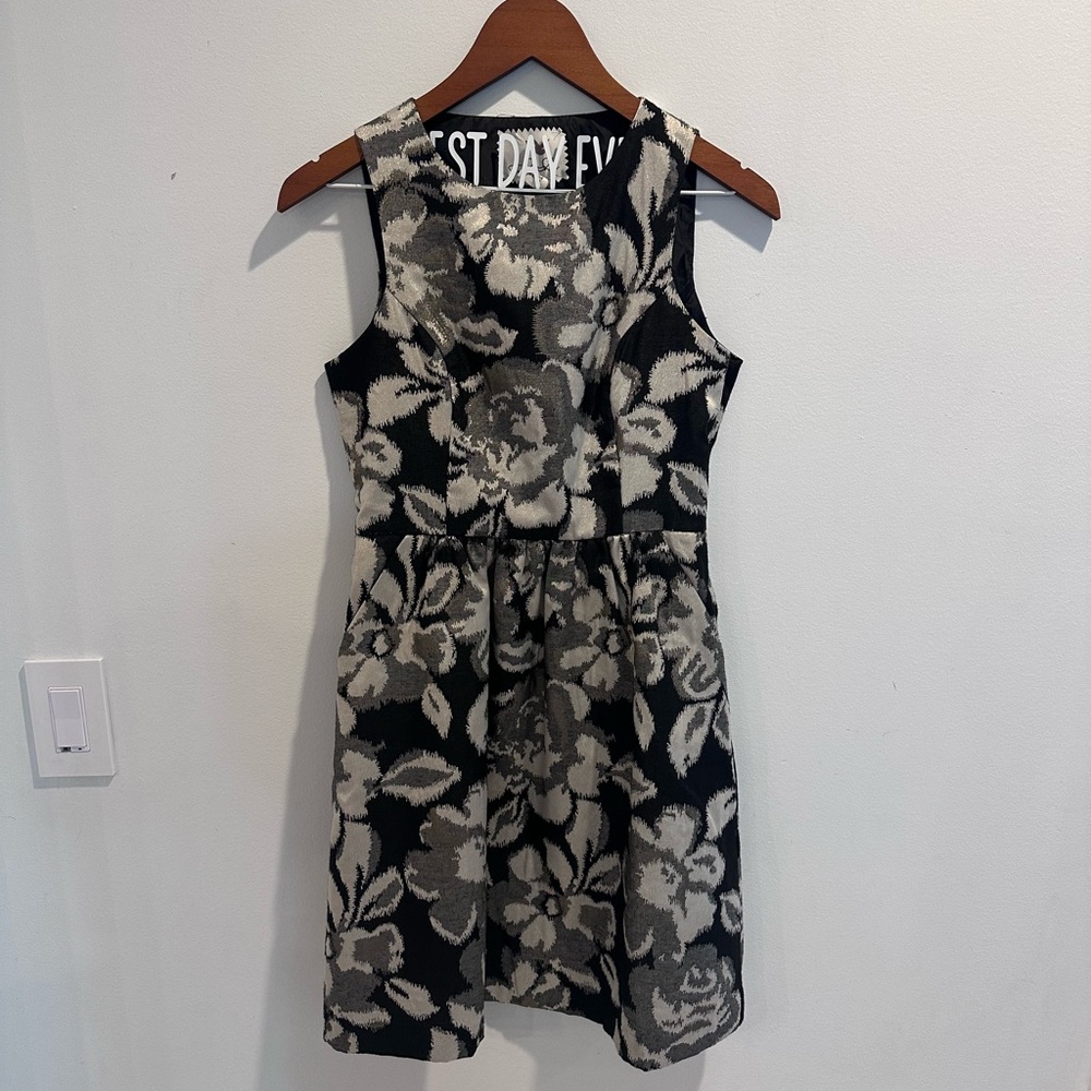Anthropologie Tabitha sleeveless metallic floral brocade full skirt dress sz 0